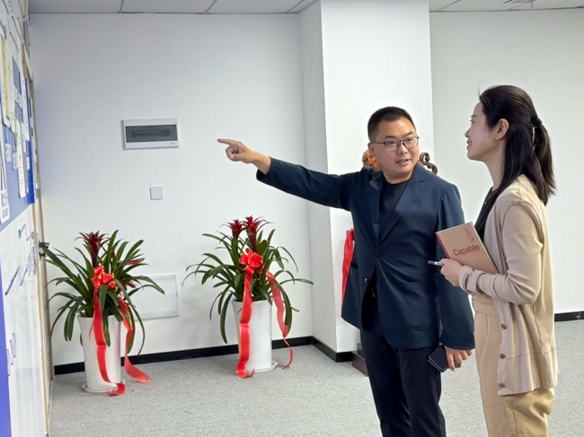 芯谷服务局谢爽局长率队考察见田科技