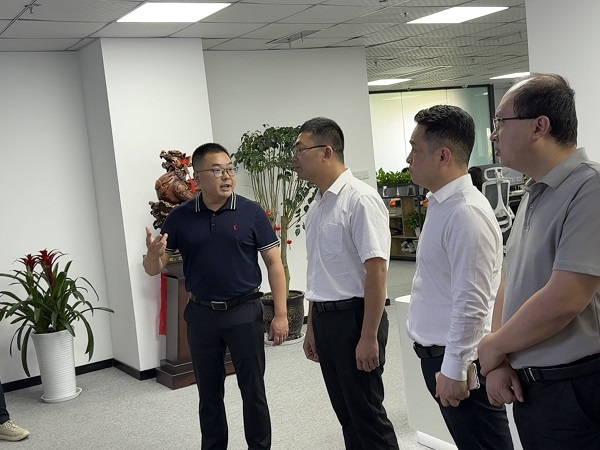 团柳州市委领导一行莅临见田科技参观指导